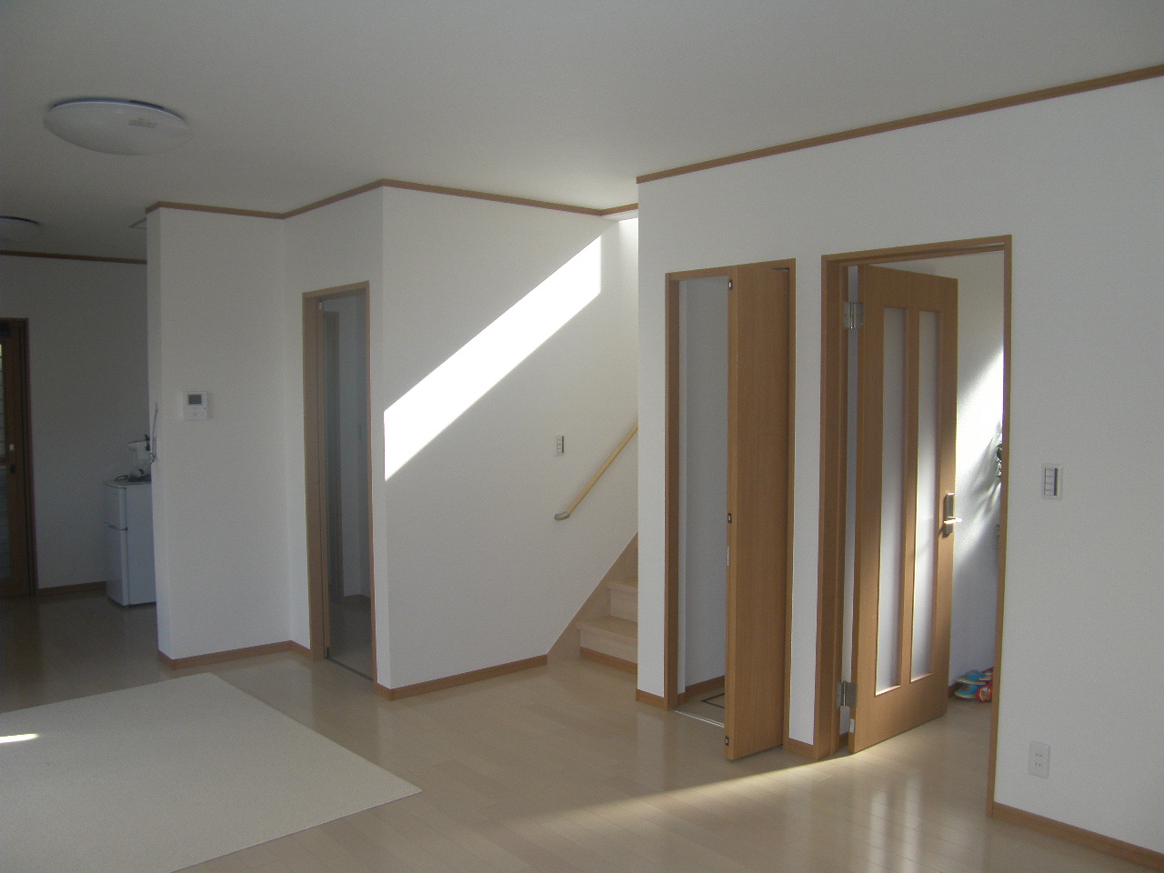 東松山市U様邸｜リビングイン階段と小屋裏収納のある家