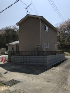 吉見町N様邸｜ｱｸｾﾝﾄｶﾗｰが際立つ明るい白基調の空間