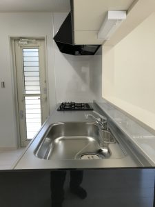 吉見町N様邸｜ｱｸｾﾝﾄｶﾗｰが際立つ明るい白基調の空間