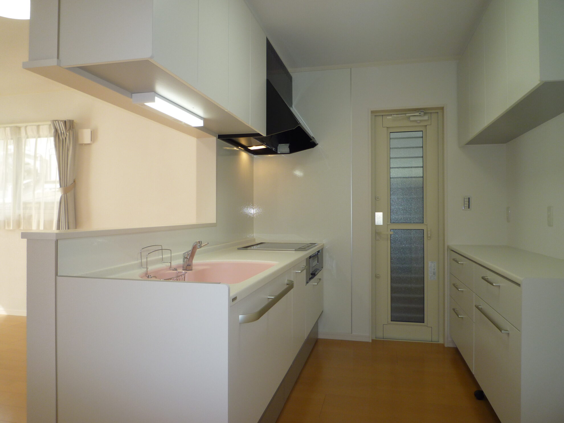 越生町S様邸｜シンプルモダンな小屋裏収納のある家