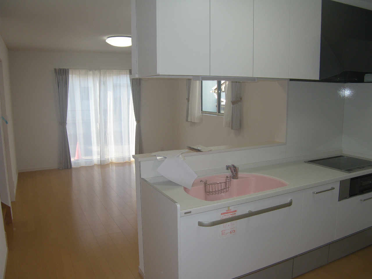 越生町S様邸｜シンプルモダンな小屋裏収納のある家